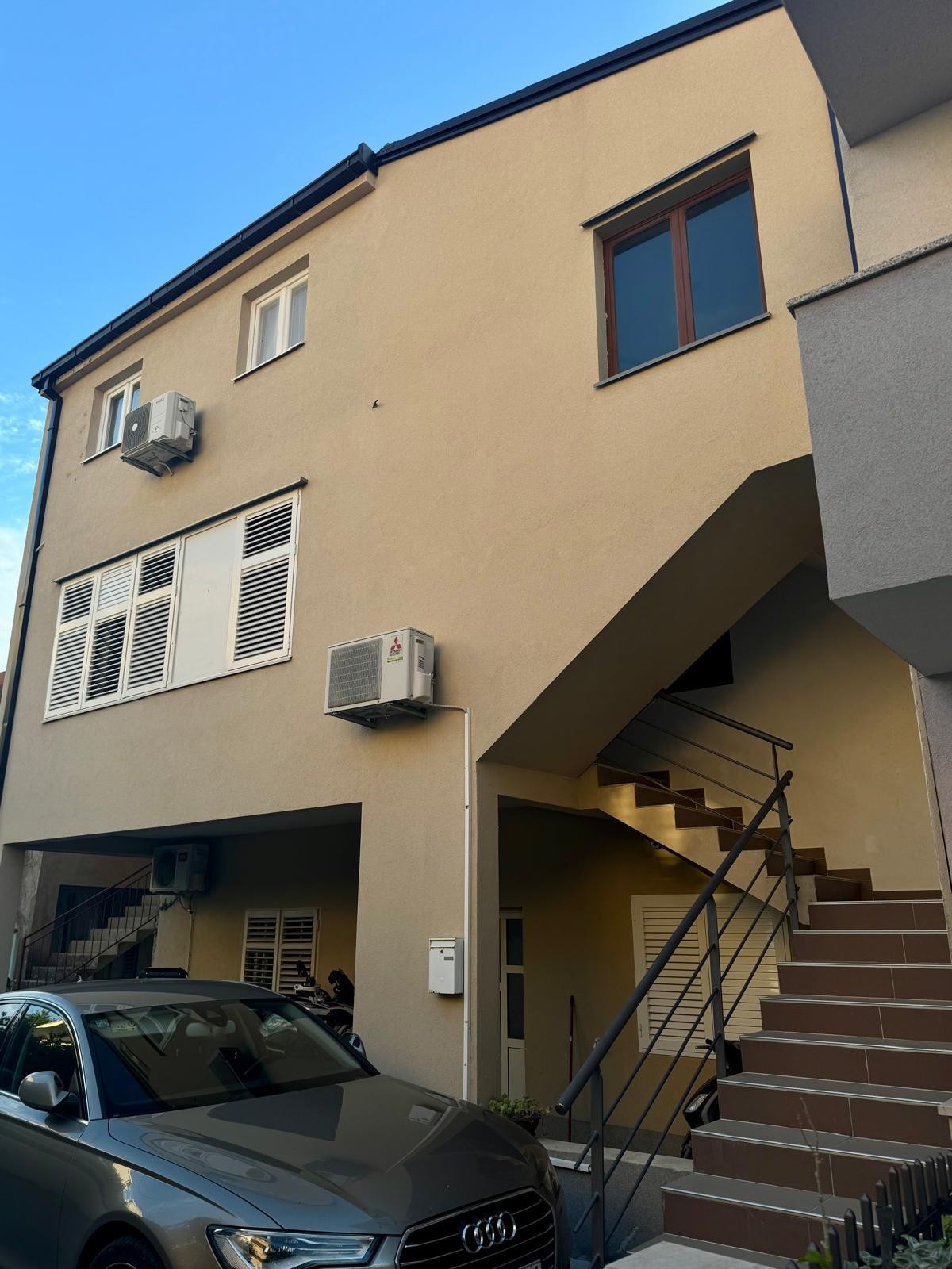 Chill House — a spacious family apartment in a quiet residential street