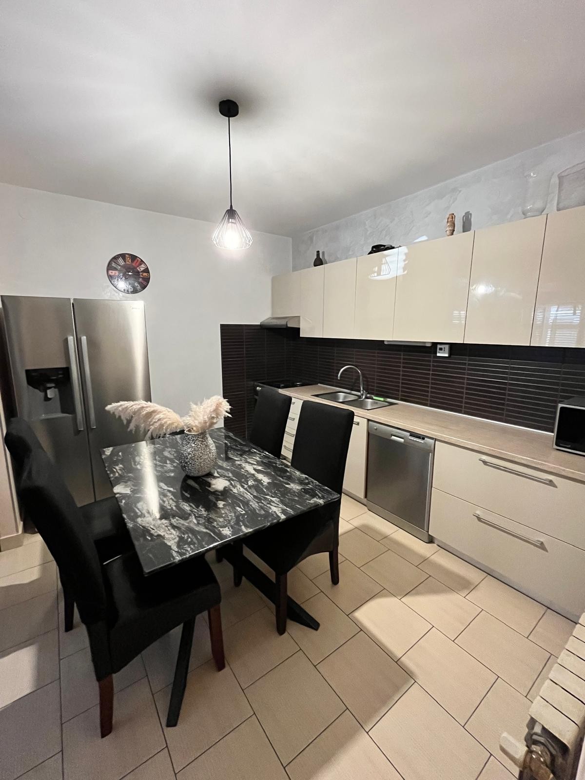 The full family kitchen at Chill House